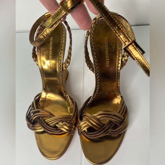 BCBGMaxazria NWT No Box Gold Strappy Women's Sandals. - Picture 3 of 11